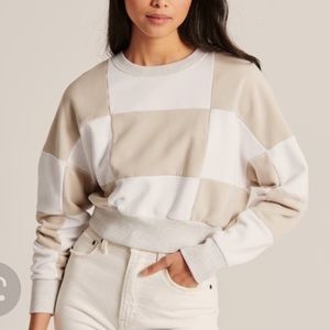 Abercrombie & Fitch Checkered Crew Neck Sweatshirt